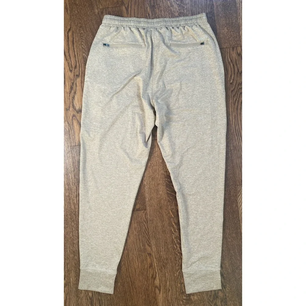 Vuori Sunday Performance Joggers Mens Medium Biscotti Sweatpants Athleisure V416